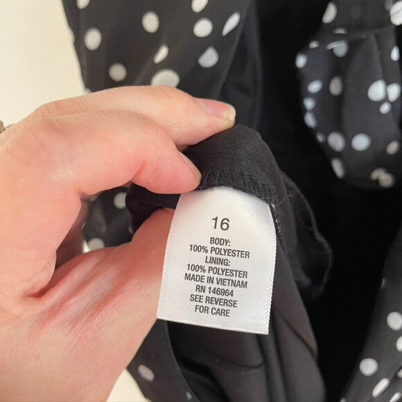 NEW NWT ROZ & ALI DRESSBARN Polka Dot Ruffle V-Neck Sleeveless Jumpsuit Black 16 - Picture 11 of 16